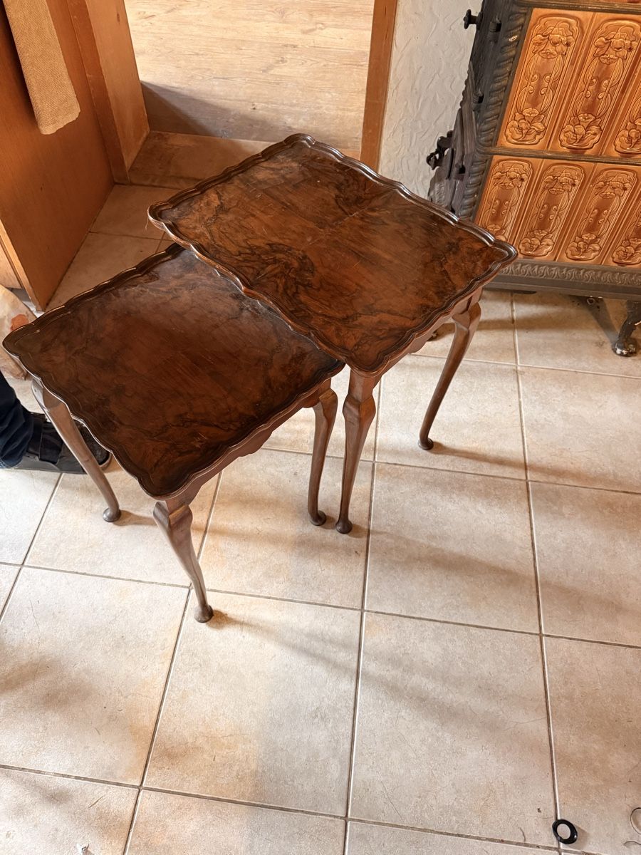 Set di tavolo e panche: Schöner Antiker Beistelltisch – Usato da Lenk im Simmental venduto da F3775 1