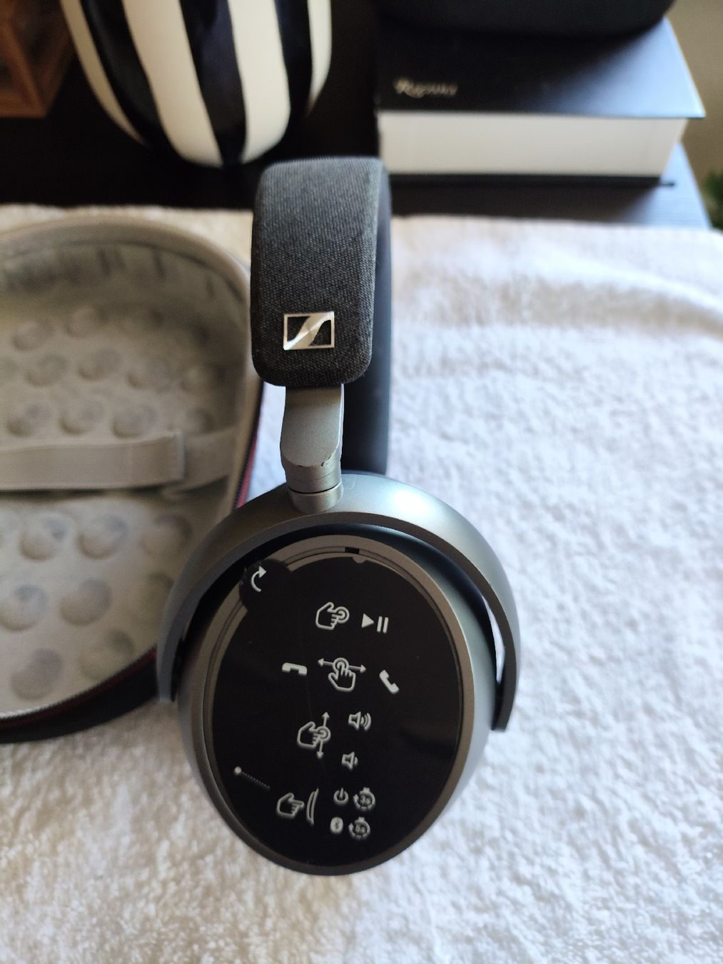Sennheiser Cuffie: Sennheiser Momentum 4 Wireless ANC, Bluetooth Kopfhörer  – Usato da Zollikofen venduto da zar_j67f 3