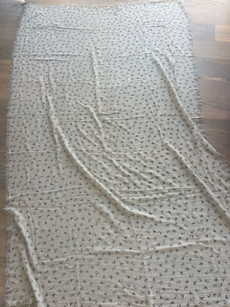 Armani Foulard & Sciarpe: Armani  Schal grau mit Logo Muster - neu – Nuovo e nell'imballaggio originale da Uetikon am See venduto da Sarahm76 2