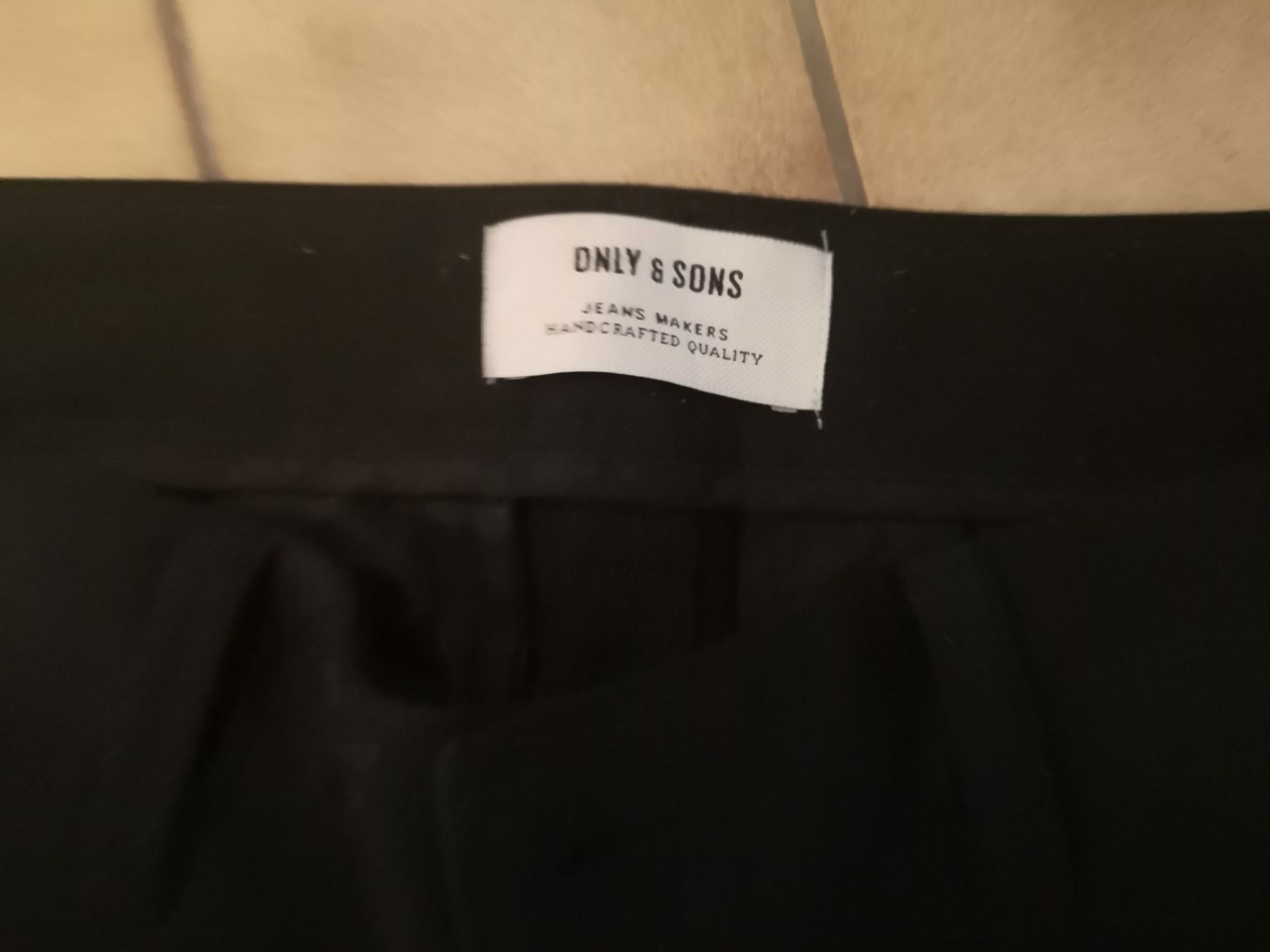 Pantaloni: Pantalon noir – Usato da CORMINBOEUF venduto da savaja 1