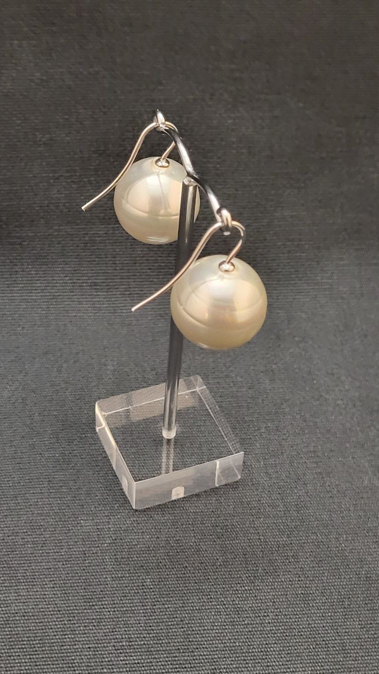 Ohrringe & -stecker: Ohrhänger mit grauen Kunstperlen – Gebraucht aus Basel von spinne02 3