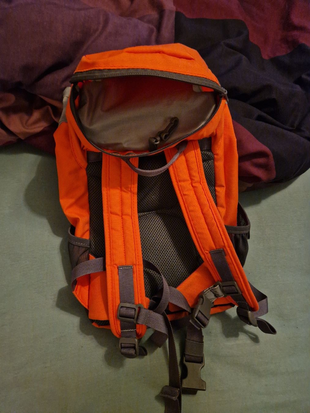 46 Nord Zaini: Süsser Wanderrucksack 46N, orange – Usato da Ittigen venduto da ivovaldez96 2