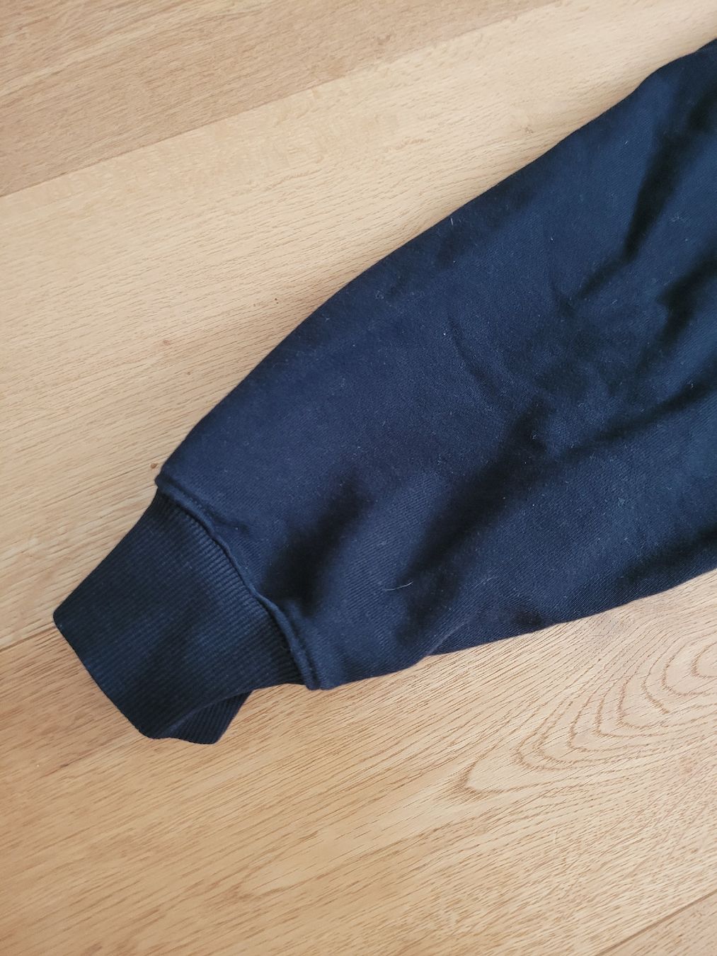 Pullover & Sweatshirts: Kapuzenpullover schwarz, Grösse M, guter Zustand – Gebraucht aus Büren NW von nie_k6382 5