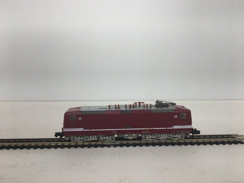 Trix Modellini di ferrovie: Spur N Arnold 2308CH Br 143 Dunkelrot der DR – Usato da Büsserach venduto da ModellbahnDepot 4