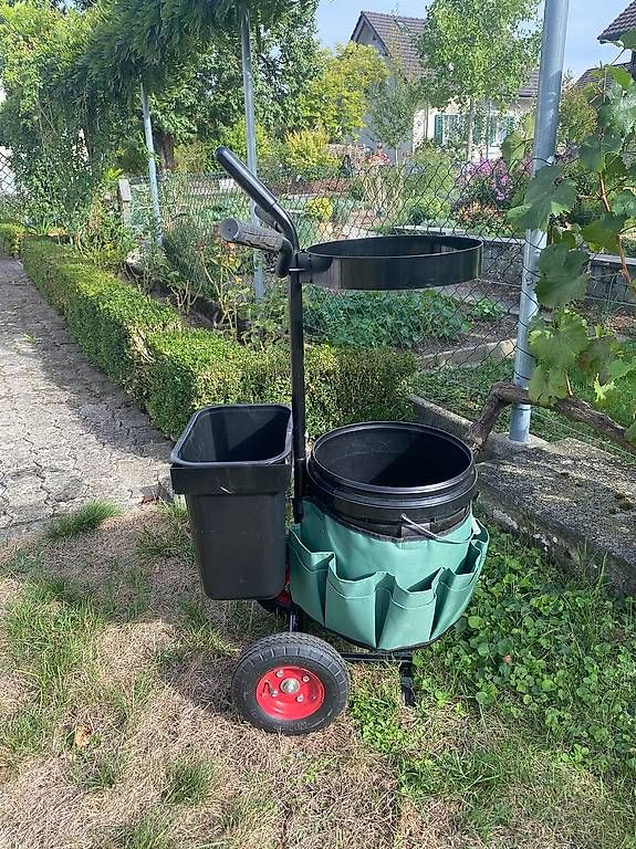 Box contenitori: Garten-Wagen mit Gartengerätehalter  – Usato da Schafisheim venduto da Steimi4