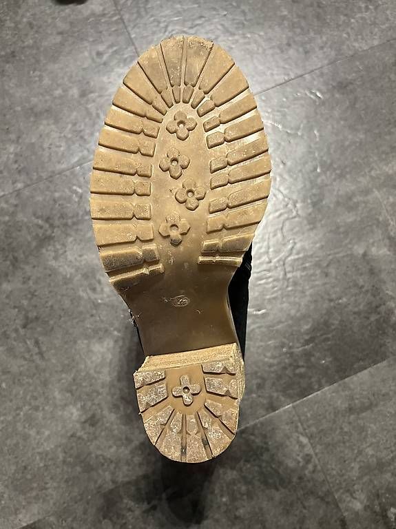 Scarpe da donna: Bottines noires imitation daim taille 36 – Usato da Confignon venduto da shaka_maka01 2