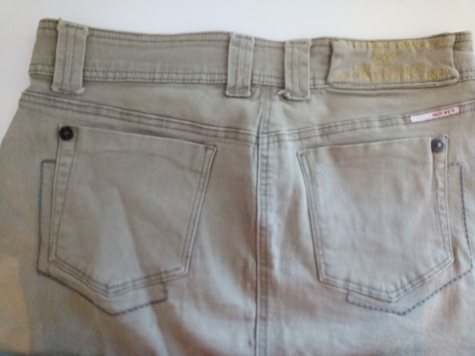 Tally Weijl Gonne: Tally Weijl Minirock Khaki, Grösse M – Usato da Volketswil venduto da Car1 1