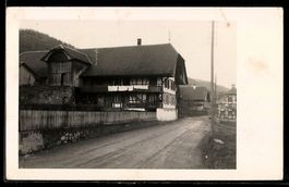 Foto-AK Toffen /BE, Straßenpartie mit Bauernhof