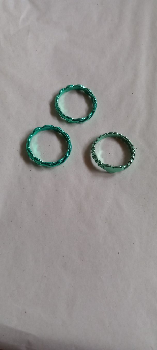 Ringe: *** hübsche Ringli *** coole Farbe – Gebraucht aus Othmarsingen von Leuchtturmlady 1