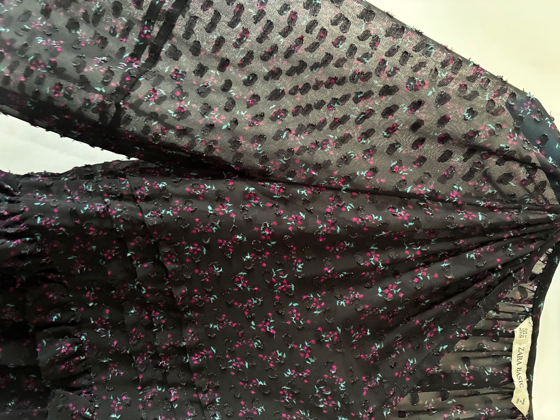 Zara Robes: Robe Zara transparente – D'occasion à Riaz par cam_x5xs 1