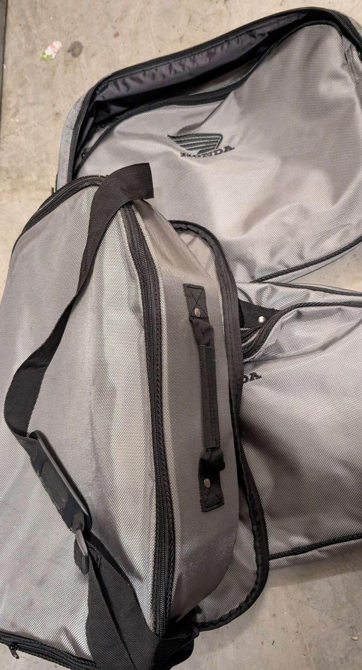 Honda Taschen: Motorradinnentaschen Honda 3stck. – Gebraucht aus Bonstetten von mh2_d8k5 2