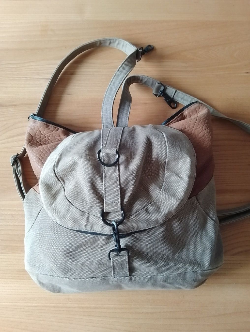 Zaini: Super Schweizer Rucksack Kalbsleder Stoff Reissverschl. def. – Difettoso da Luzern venduto da Seri4 3