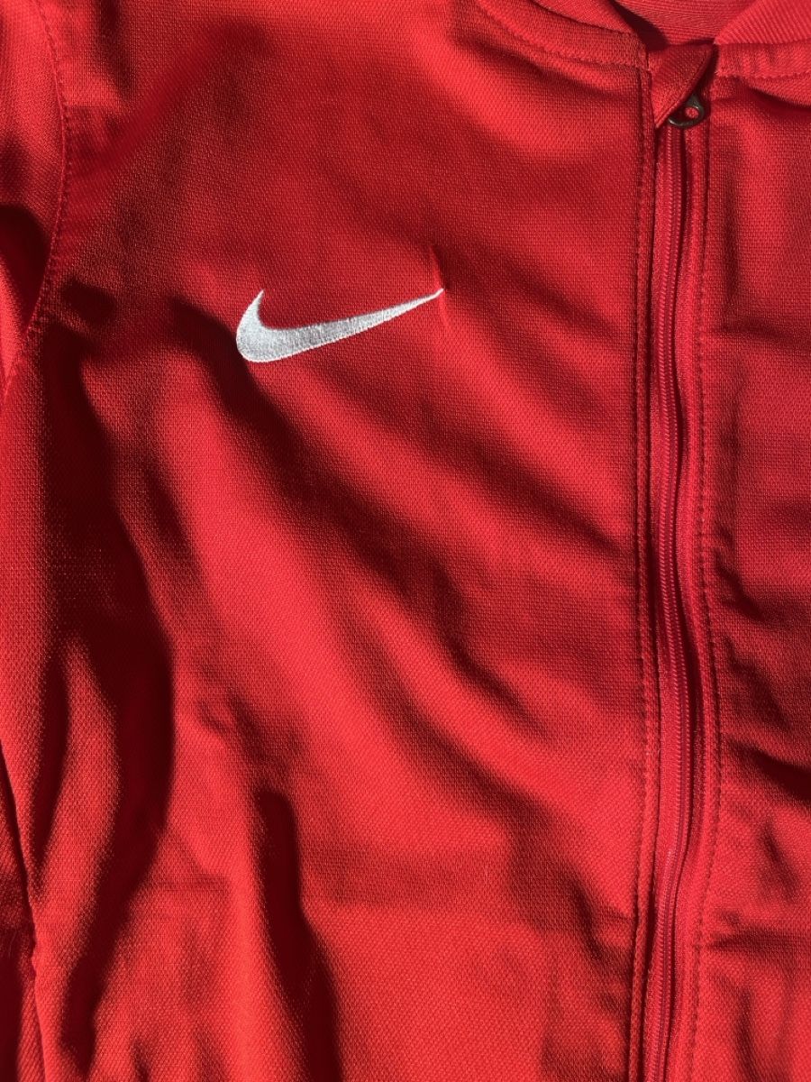 Nike Giacche & Cappotti: Rote Nike Trainingsjacke, Grösse M – Usato da Fulenbach venduto da F8 1