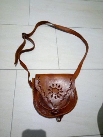 Kleine, handgemachte Ledertasche, made in Portugal