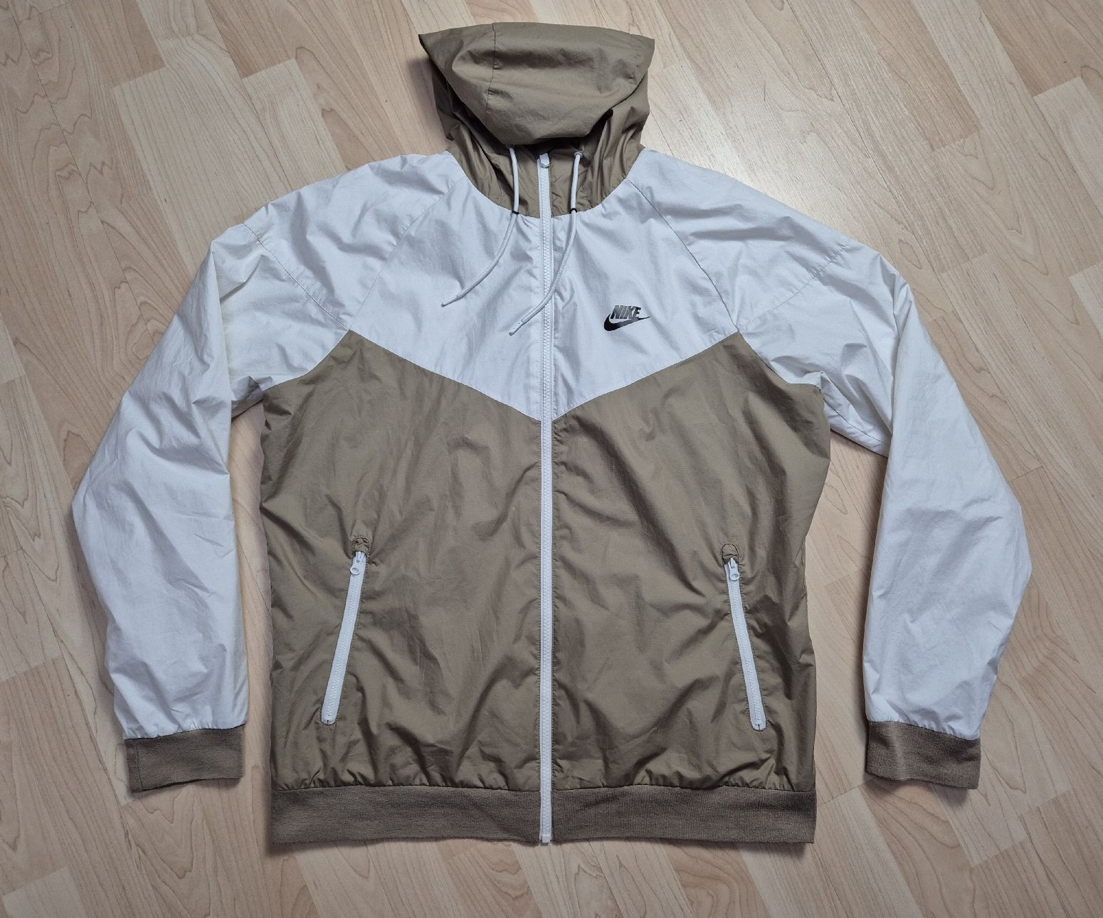 Nike Giacche: Rare Nike Windrunner Jacke Grösse L – Nuovo (secondo la descrizione) da St. Gallen venduto da CaliSunshine
