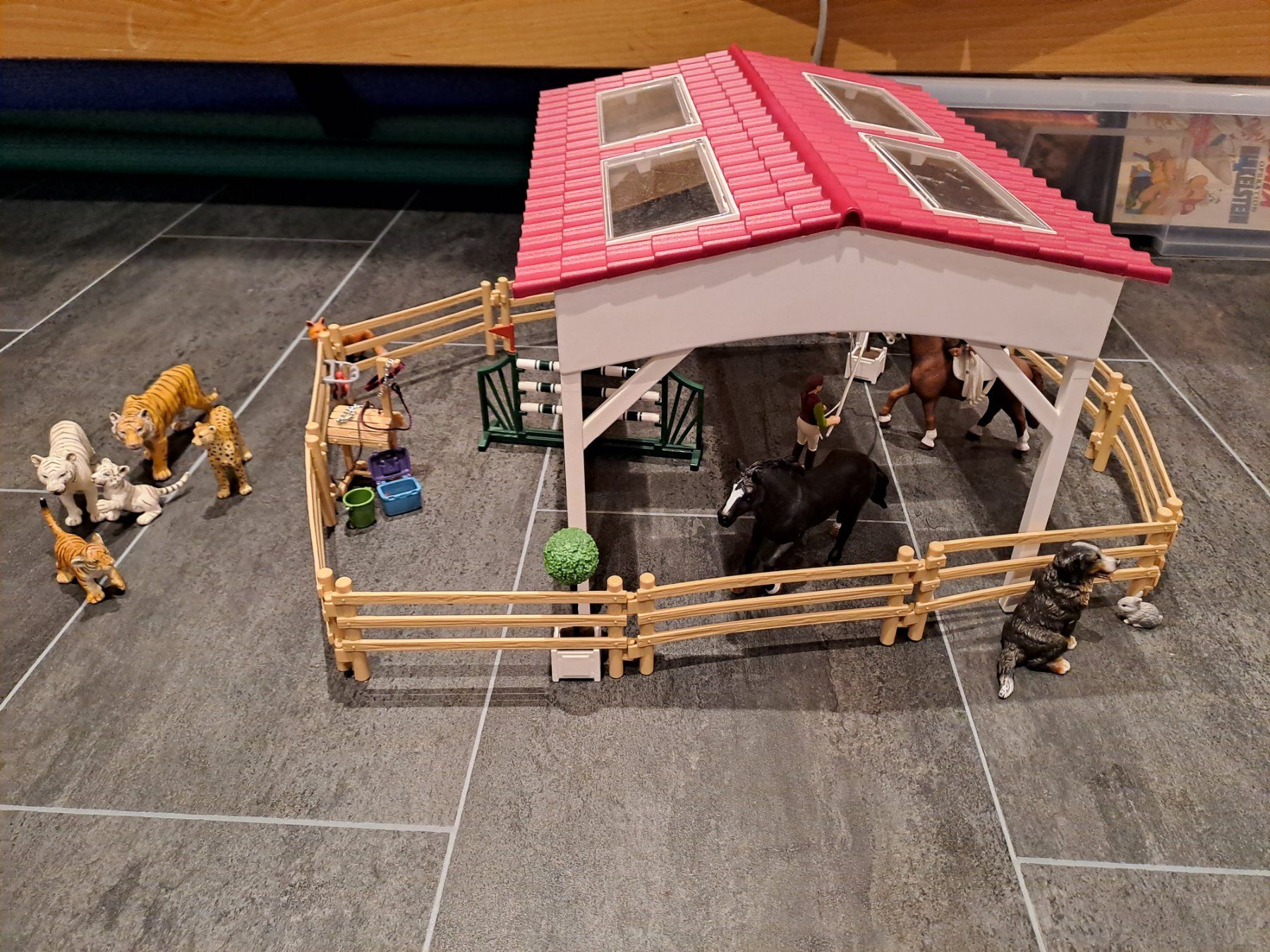 Schleich Spielzeuge: Schleich Pferde Auslauf – Gebraucht aus Cordast von