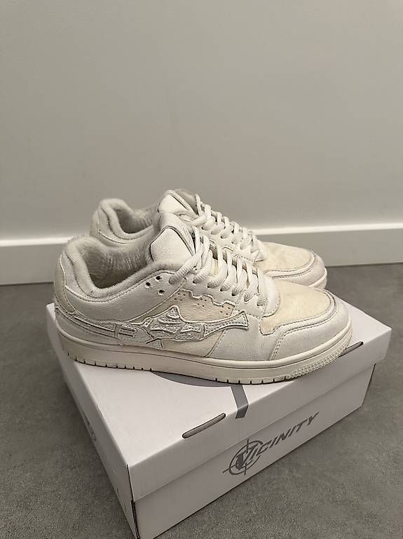 Scarpe da uomo: Vicinity Akimbo low blanc – Usato da Puplinge venduto da Ella.gllt