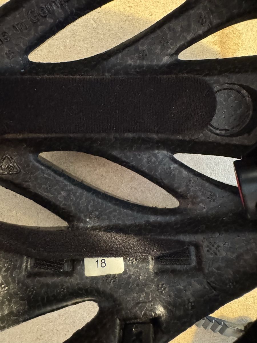 Uvex Caschi: Uvex Fahrradhelm  – Usato da Zürich venduto da mat_rw96 2