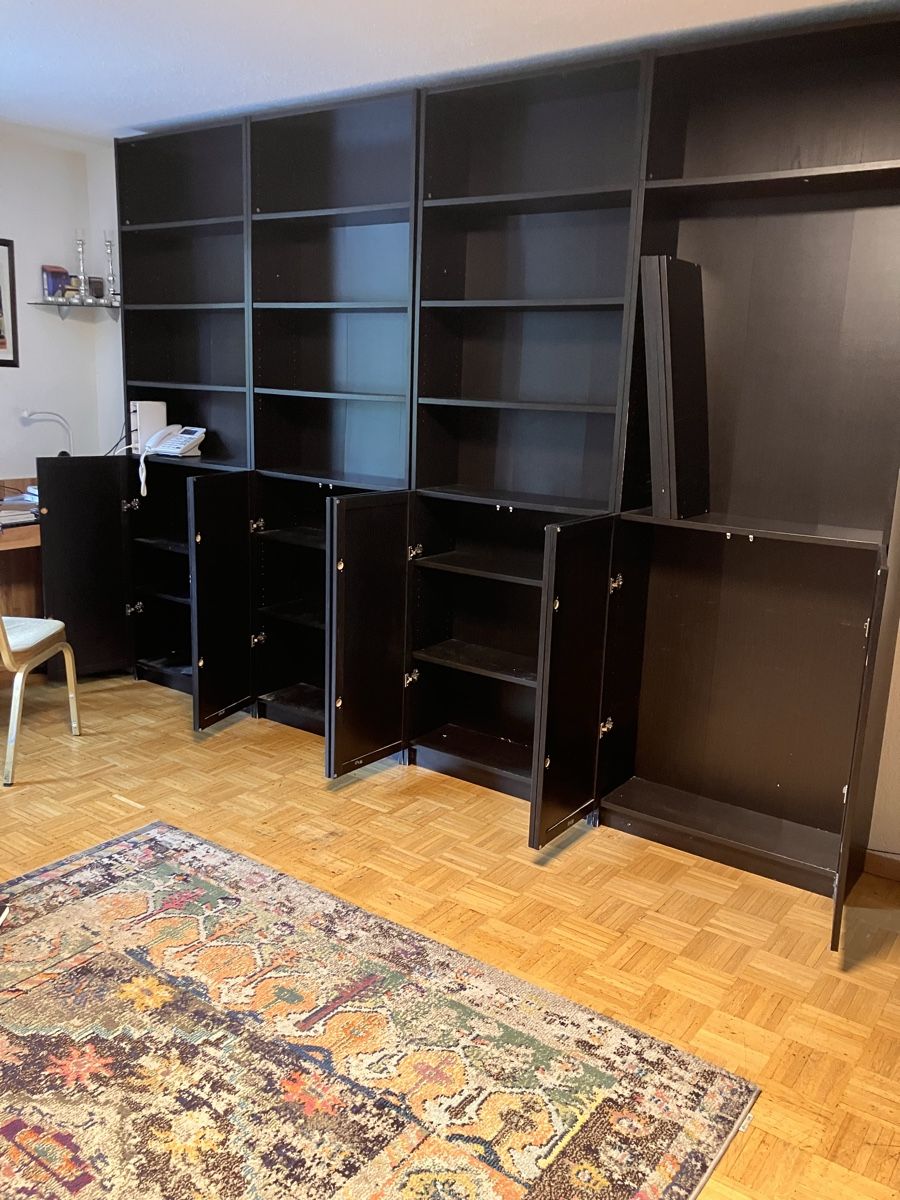 Scaffali: Ikea Billy bookshelves black with doors and extensions – Usato da Zürich venduto da shazzaphoo613 1