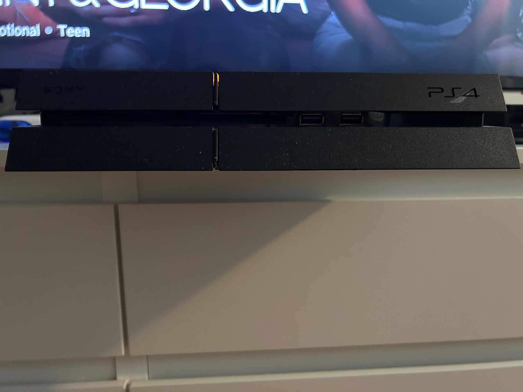 Sony Consoles: PS 4 zu verkaufen, mit einem Controller. – D'occasion à Alchenstorf par Chauti 1