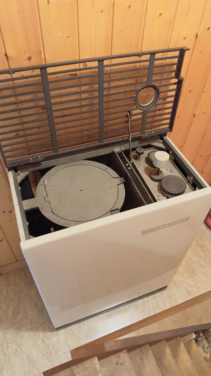 Radiatori: Ölheizung  – Usato da Finsterwald LU venduto da Tomlee69 1