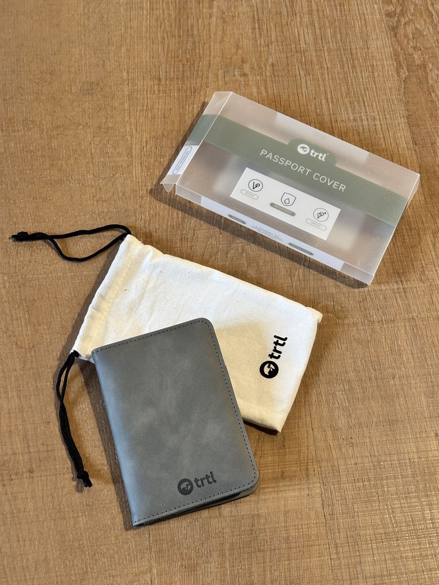 Cover & Protezioni schermo: Passport cover – Nuovo e nell'imballaggio originale da Zürich venduto da joa_d8lb