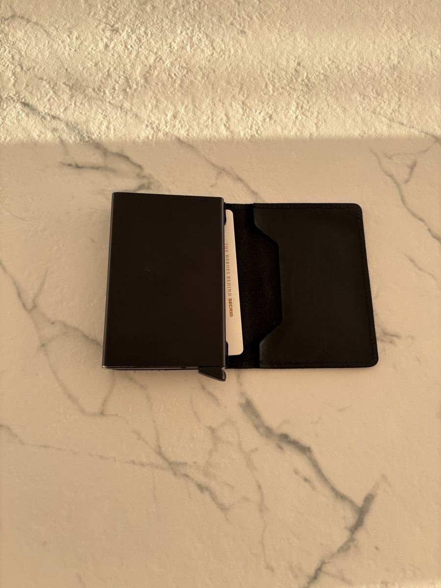 Altro in  Abbigliamento & Accessori: Secrid Cardholder schwarz  – Usato da Lömmenschwil venduto da tamara_cr 2