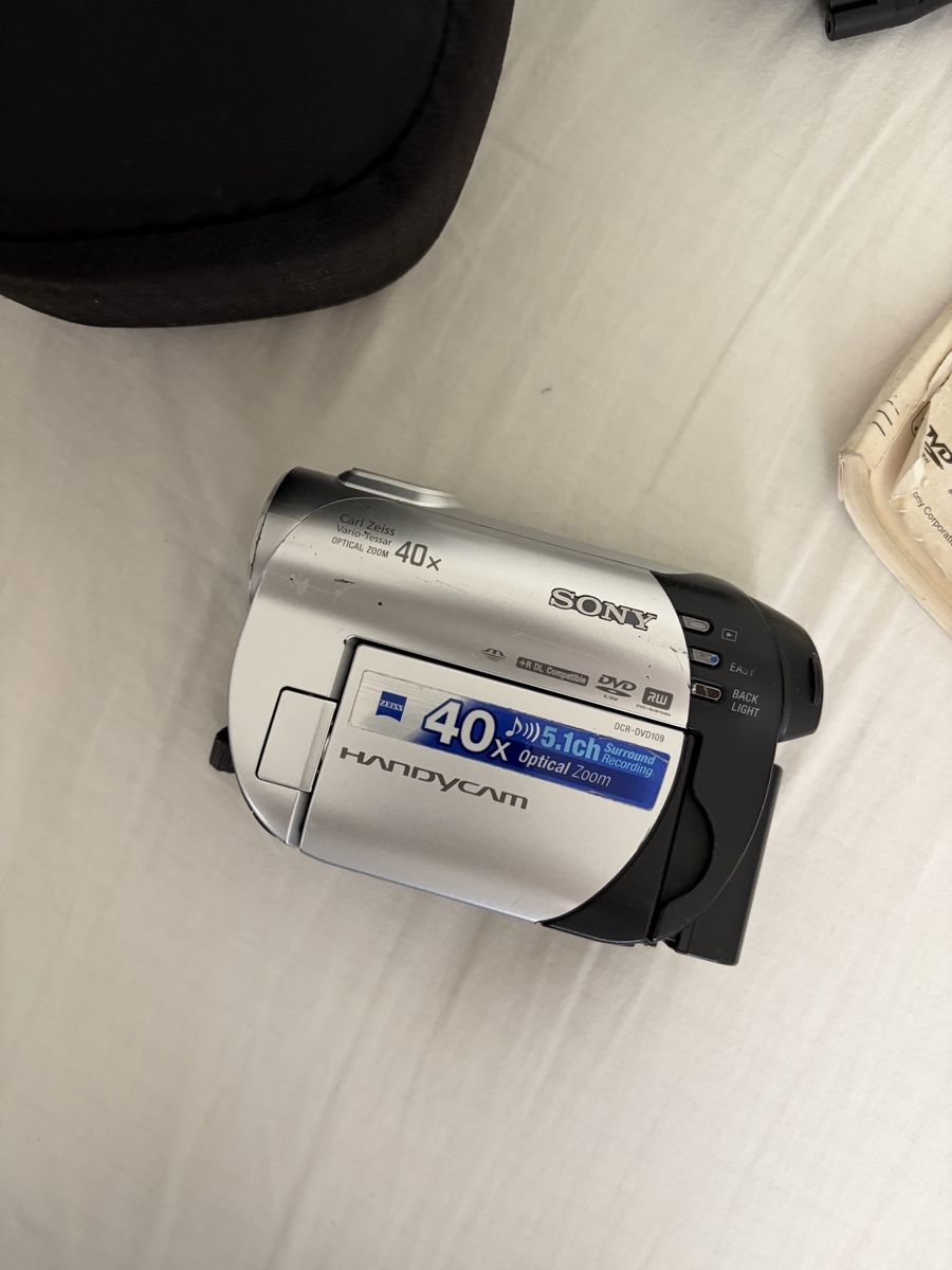Sony Videocamere: Sony Handycam DVD Camcorder good condition – Usato da Zürich venduto da bea_swh6