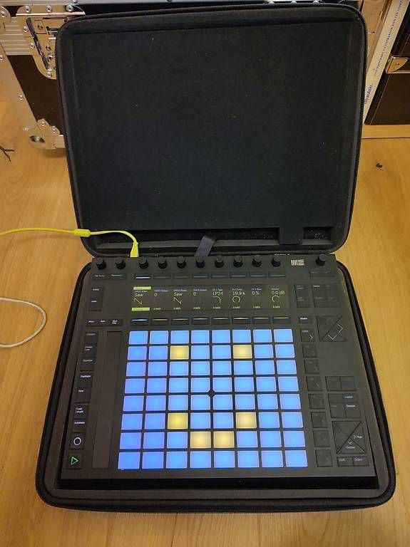 Musikinstrumente: Freundlicher Ableton Push2 Controller inkl. Softcase – Gebraucht aus Trimbach von Omen3 2