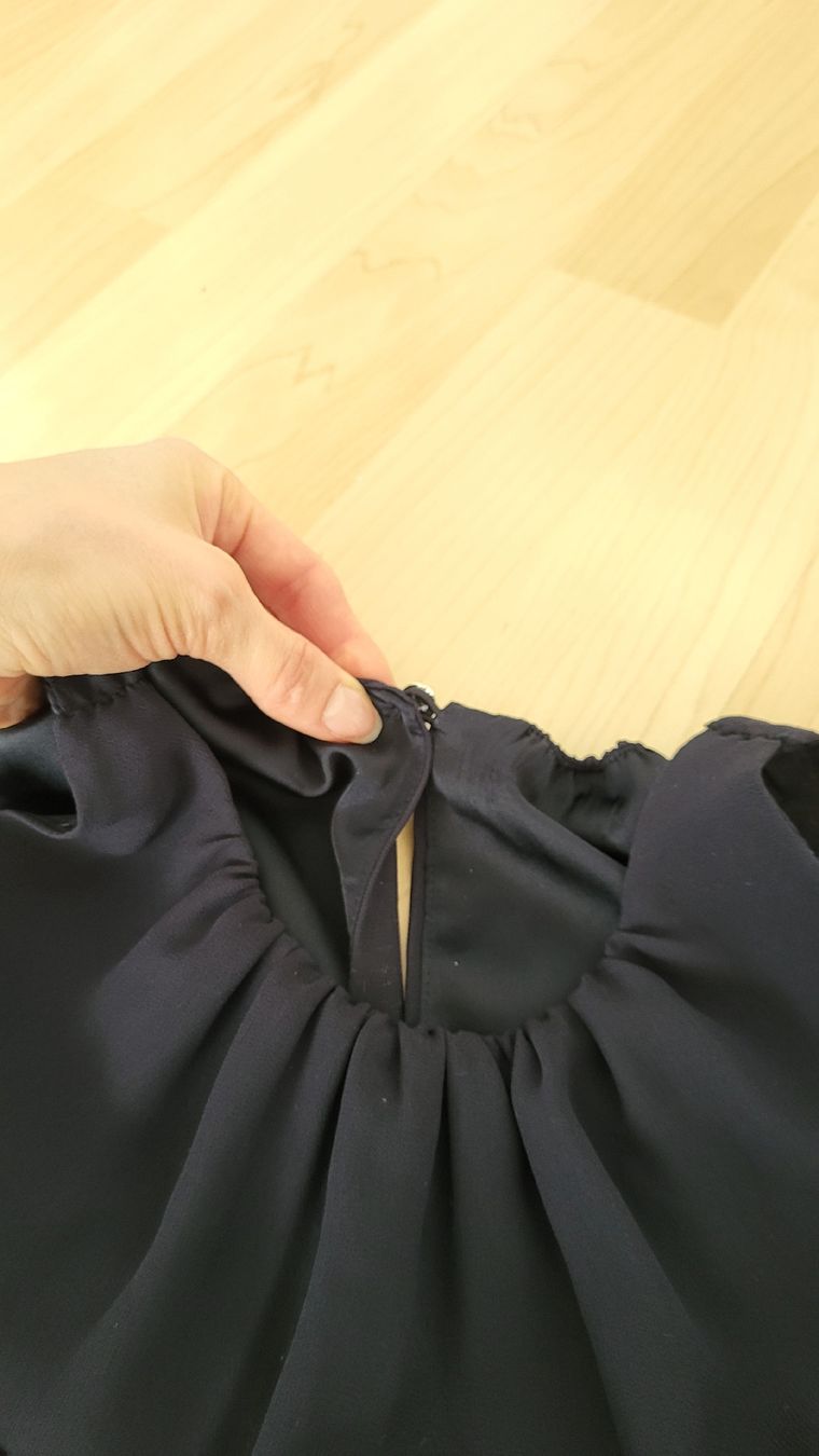 H&M Kleider: Kleid H&M dunkelblau Grösse 38 Chiffon – Gebraucht aus Steffisburg von esneusdaheime 2