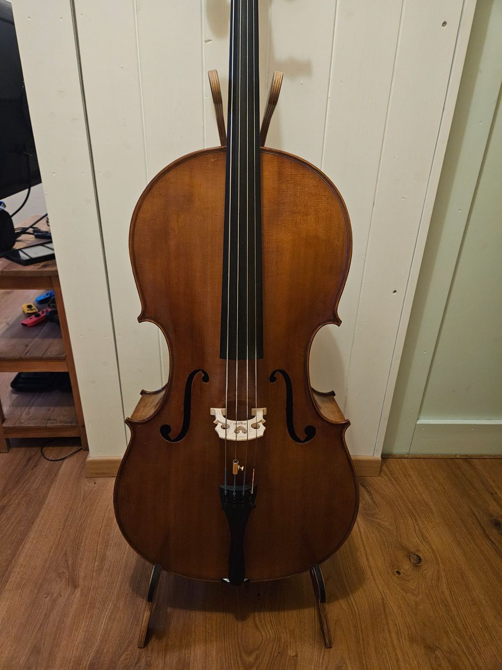 Autres décorations & accessoires: Cello Ständer – D'occasion à Hilterfingen par surini12 3