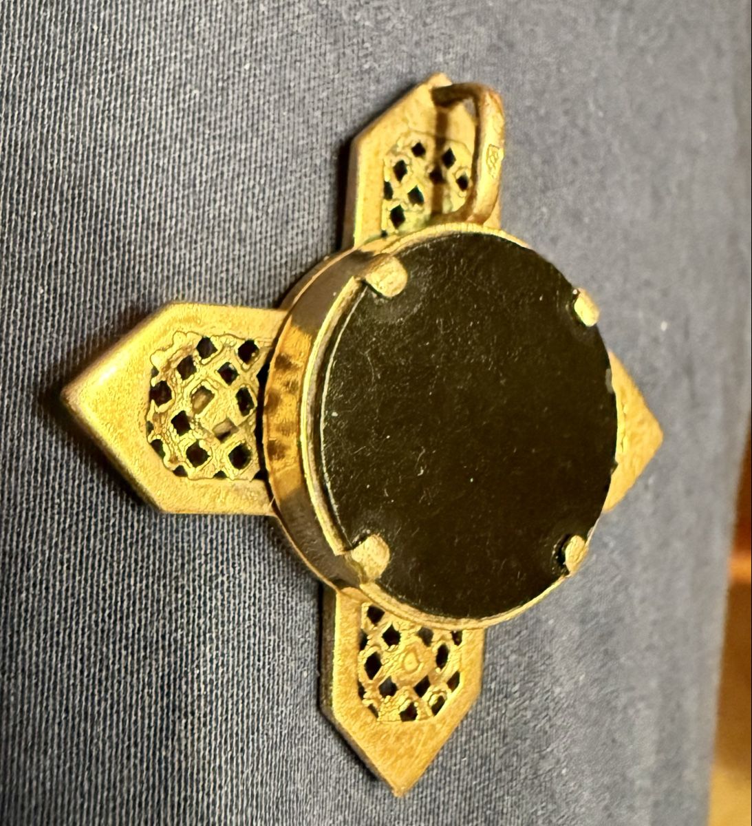 Ciondoli: Alter Anhänger mit schwarzem Stein – Usato da Goldach venduto da Messerguru