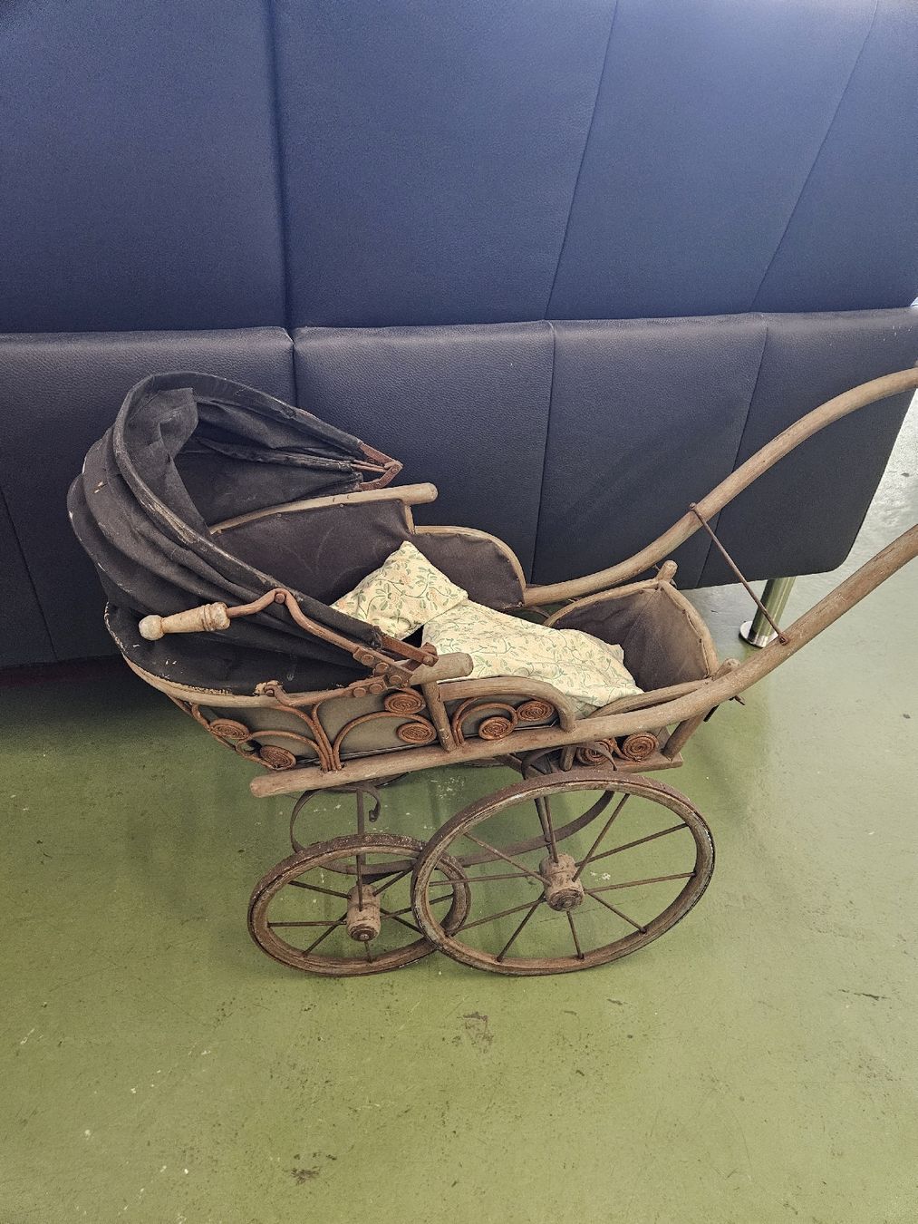 Carrozzine per bambole: Antiker Puppenwagen  – Usato da Pratteln venduto da Cartonsducoeur_bl 4