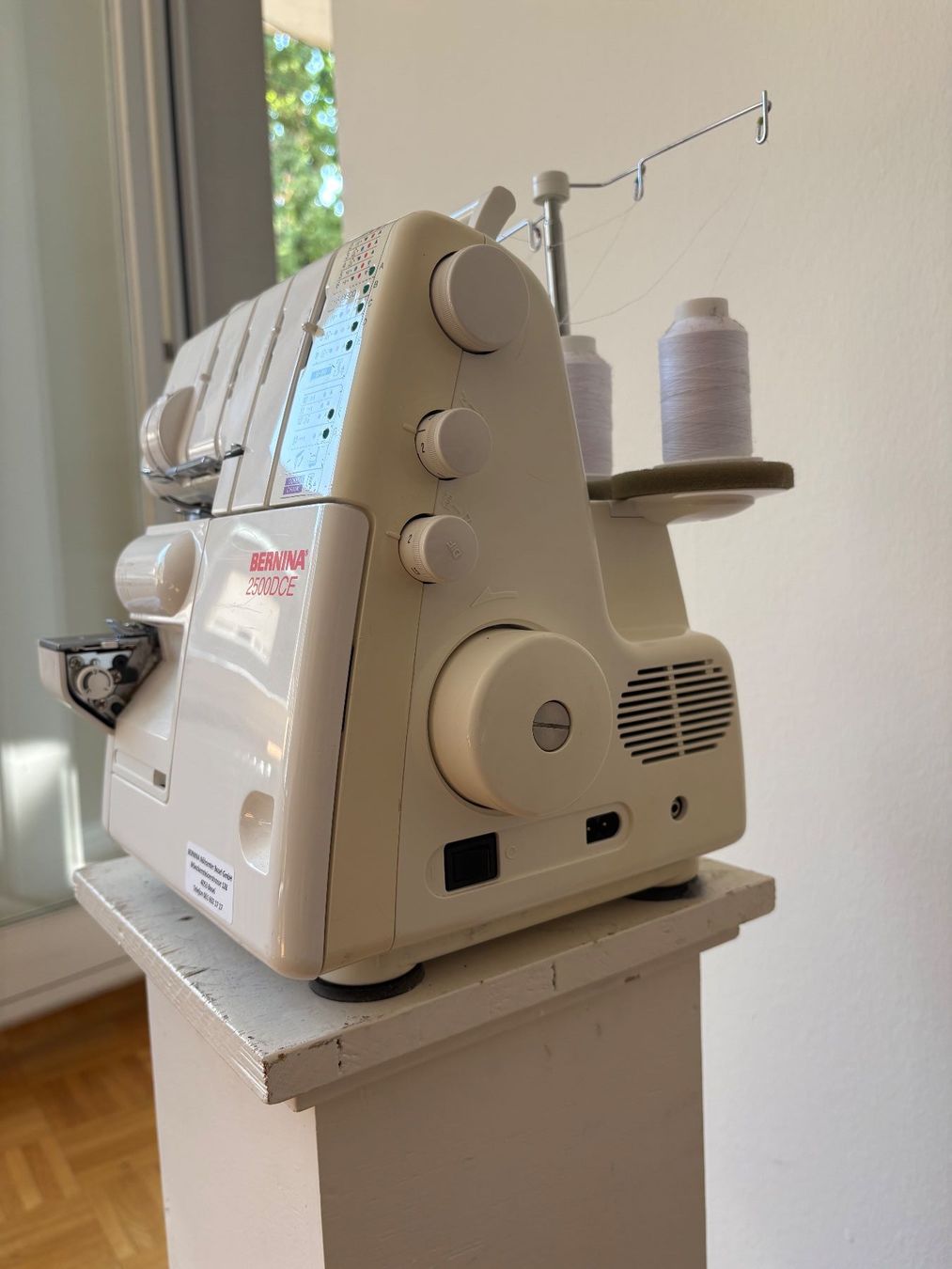 Bernina Macchine da cucire: Bernina 2500DCE Overlock Nähmaschine – Usato da Basel venduto da dontgettired 1