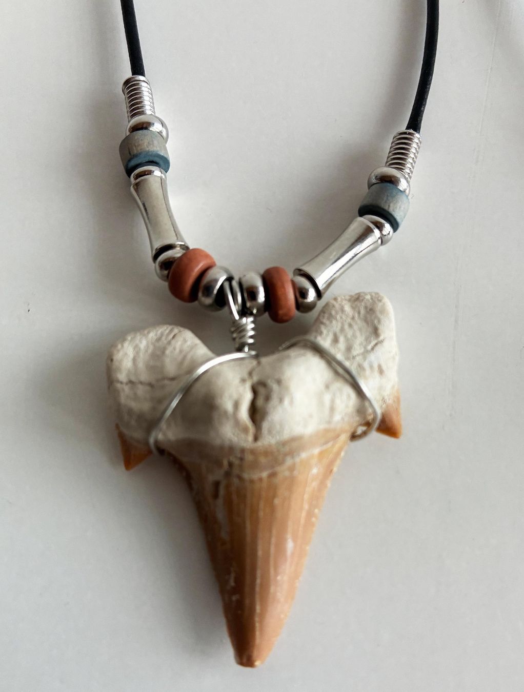 Catenine: Kette mit grossen Haifischzahn – Usato da Bäretswil venduto da robsonantik 2