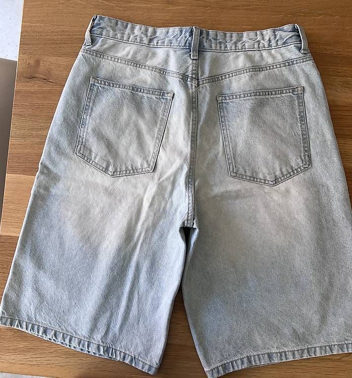 Jeans: Short en jeans BERSHKA, taille 42 – Gebraucht aus Echallens von fayetrahel 1