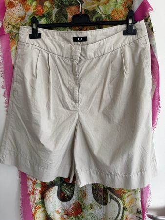 Short C&A beige, taille 42, parfait pour l'été!