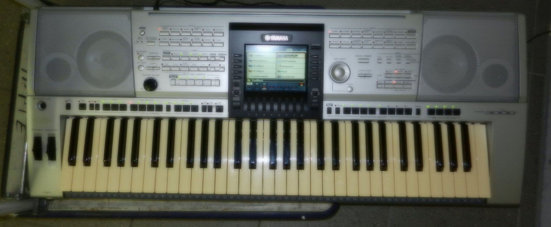 Yamaha Strumenti musicali: Yamaha PSR 3000 Elektrisches Keyboard - Silber – Usato da Männedorf venduto da livesteam