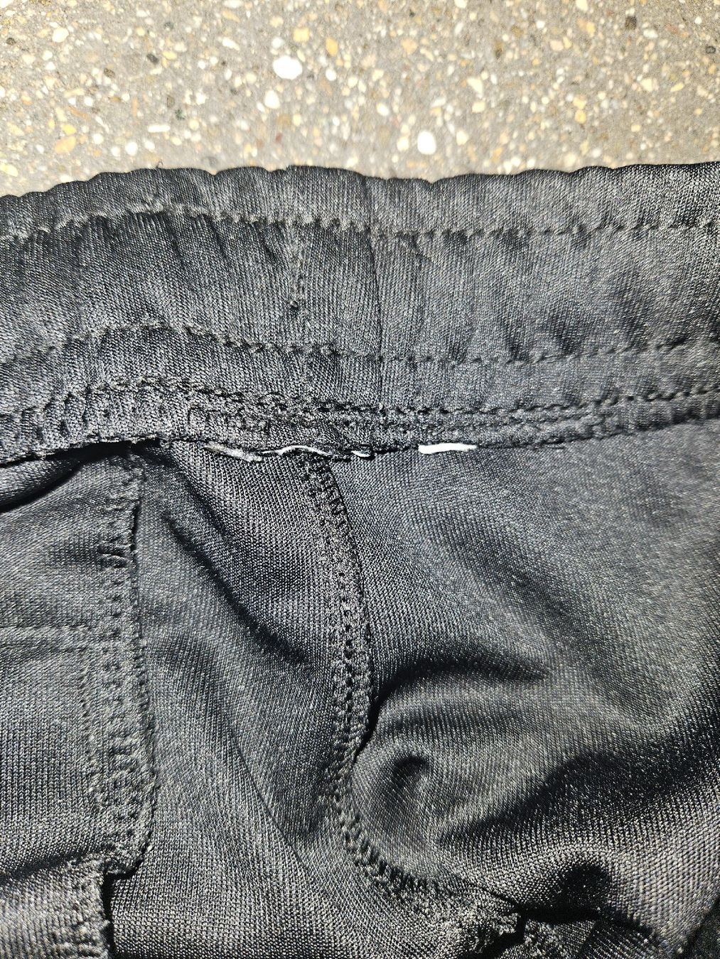 Nike Pantaloni: Nike Sporthose schwarz Grösse M  – Nuovo (secondo la descrizione) da Anwil venduto da tamoos 4