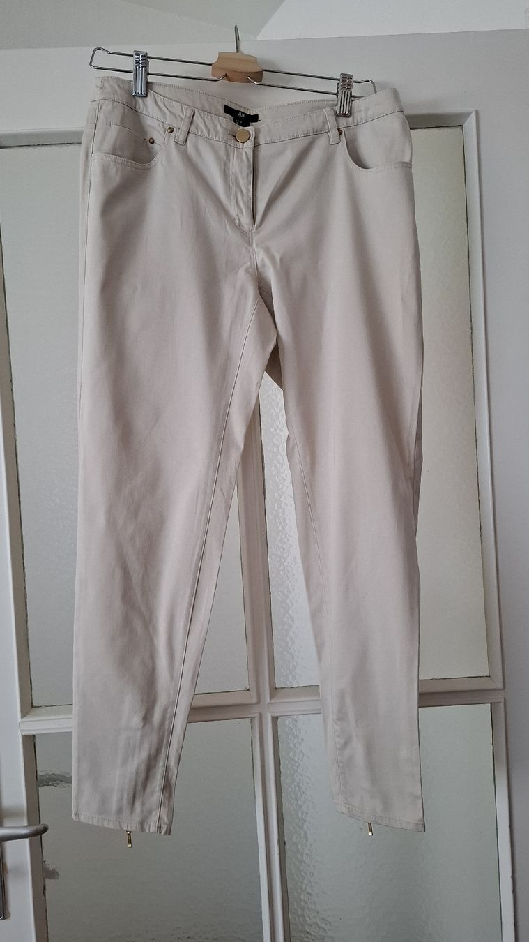 H&M Pantaloni: Pantalon beige H&M – Usato da Vevey venduto da latessinoise