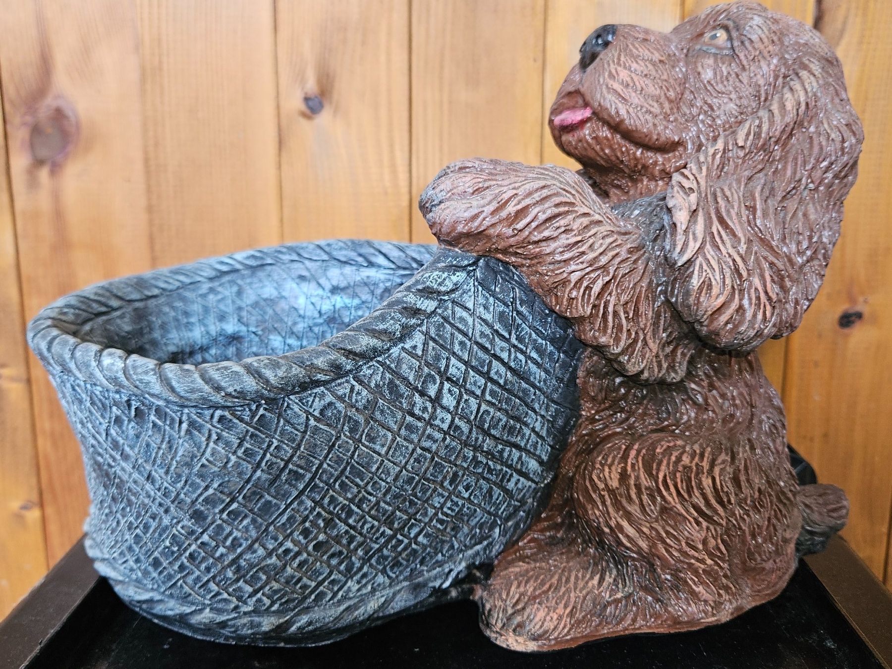 Statuette: Hund mit Korb Dekoration Gartenfigur Gibs oder Kunstgibs neu – Nuovo (secondo la descrizione) da St.Gallenkappel venduto da RocknSkull 1
