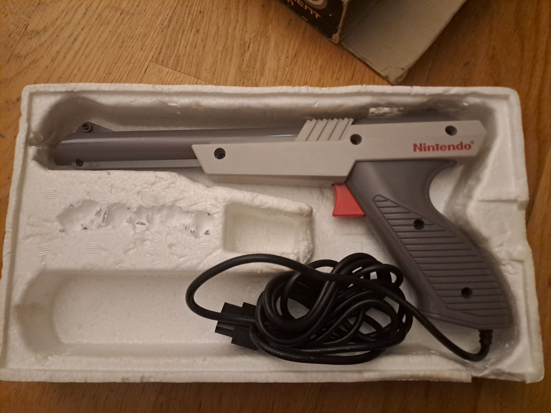 Nintendo Controller: Nintendo NES Zapper OVP – Usato da Aarau venduto da Kaesekuchen2000 9