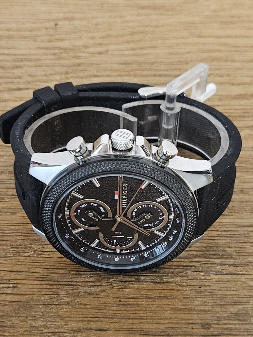 Tommy Hilfiger Orologi: Tommy Hilfiger Herrenuhr 46mm mit Box  – Usato da Flamatt venduto da pie_f9zm 5