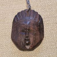 G451 - Schlüsselanhänger kl. Holz Maske