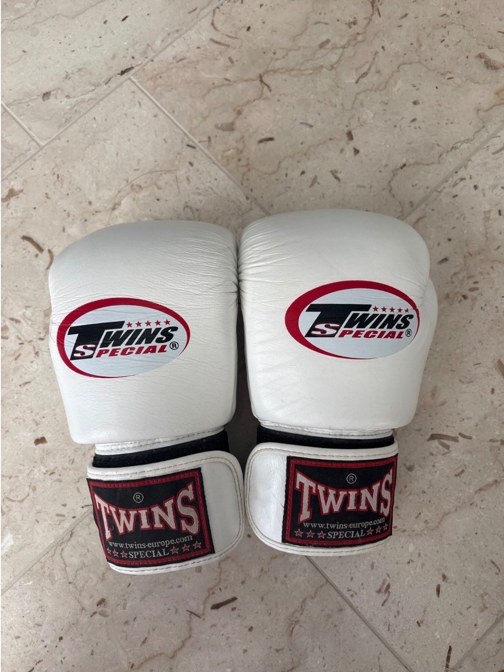 Guanti & manicotti: Boxhandschuhe Twins 10 OZ – Nuovo (secondo la descrizione) da Kloten venduto da tom_5tvd