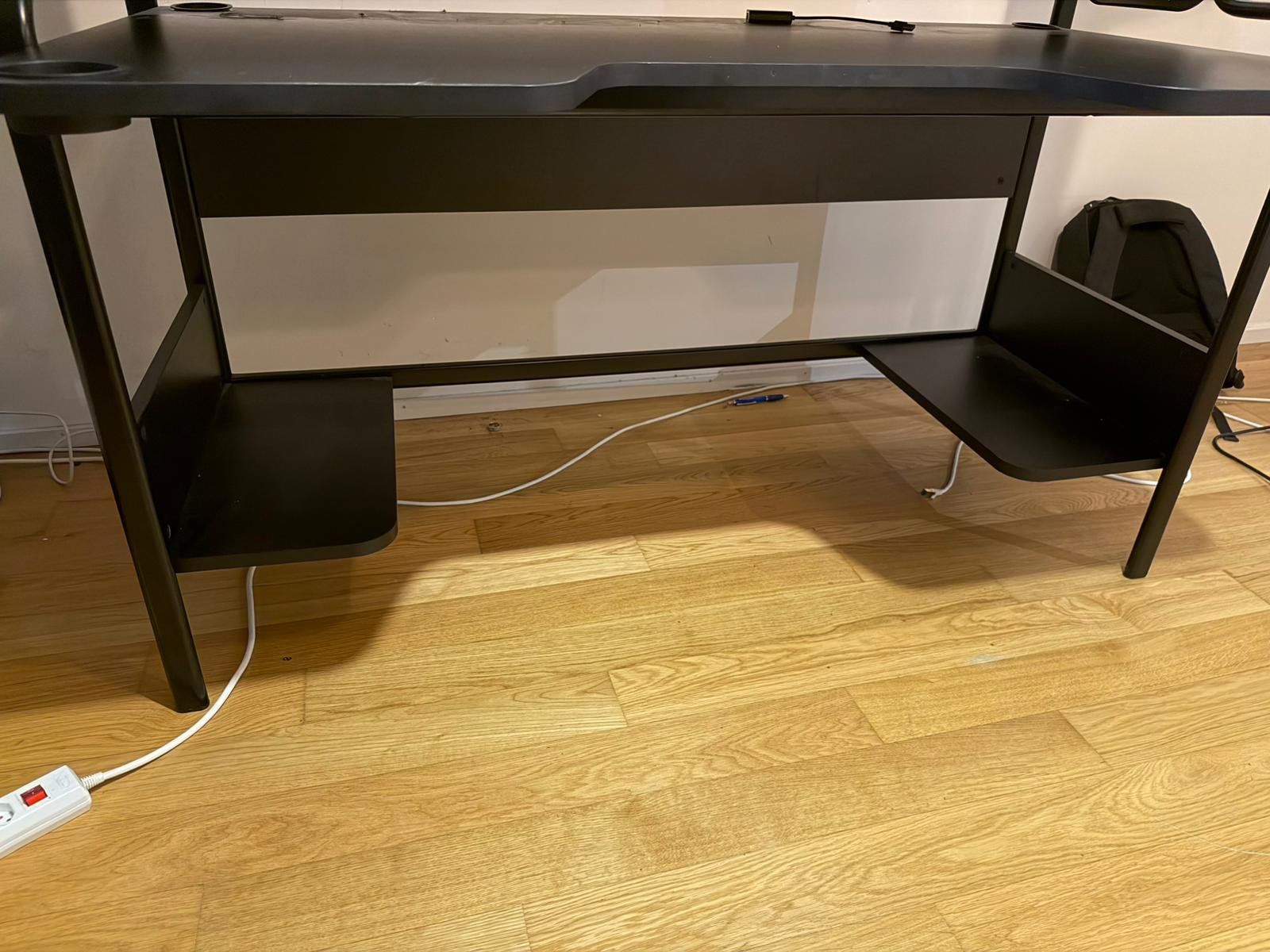 Ikea Scrivanie: FREDDE Gamingschreibtisch, schwarz – Usato da Au ZH venduto da Alimani1 2