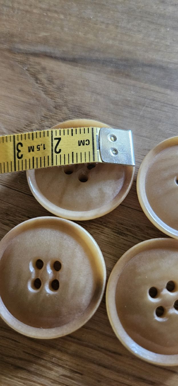 Bottoni: lot 4 Boutons beige 27mm – Usato da Carouge GE venduto da Lea000 2