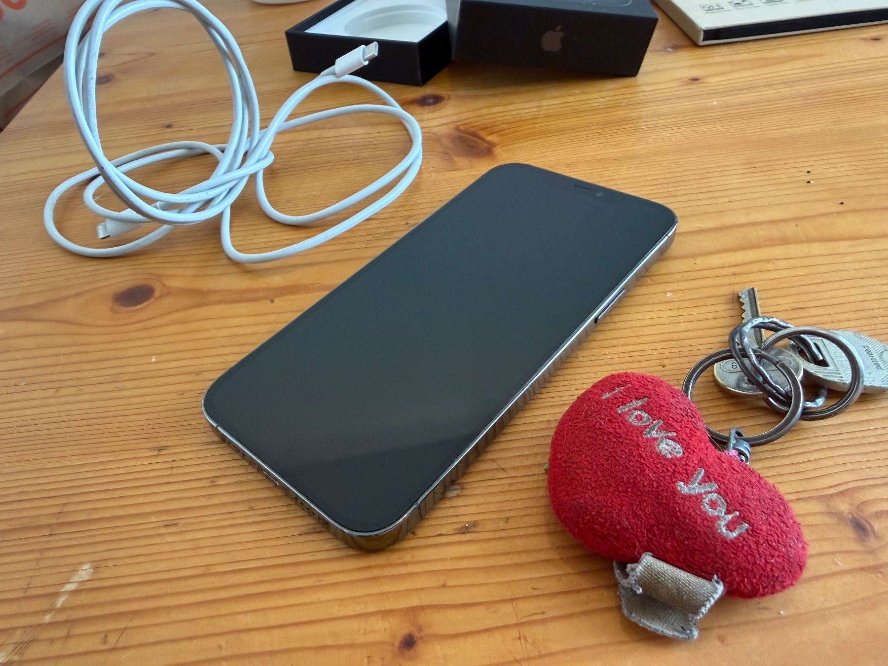 Apple Telefoni cellulari / Smartphones: Iphone 12 Pro Max, 256Gb Schwarz / Grafit – Nuovo (secondo la descrizione) da Weinfelden venduto da ice_heart_xx 1