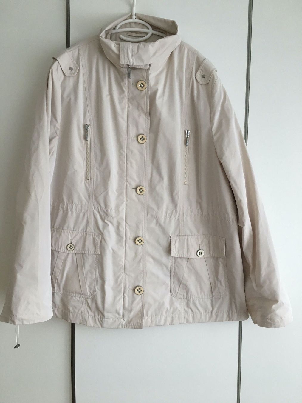 Giacche: Neuwertige steinfarbene Windjacke – Usato da Bern venduto da Smile-2707 2