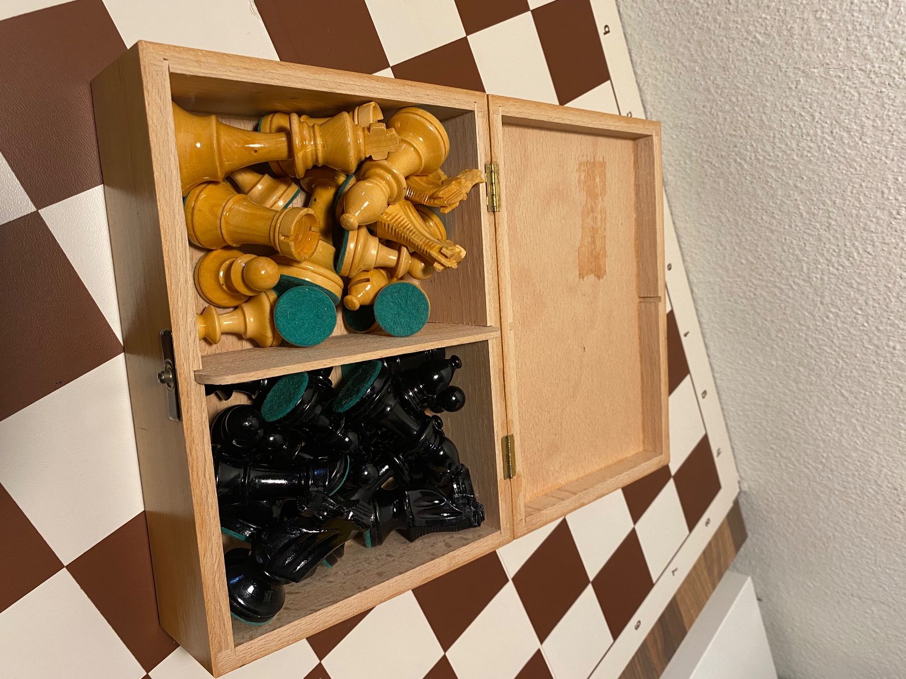 Giochi: Jeux d'echec en bois – Usato da St-Prex venduto da Okoala 7